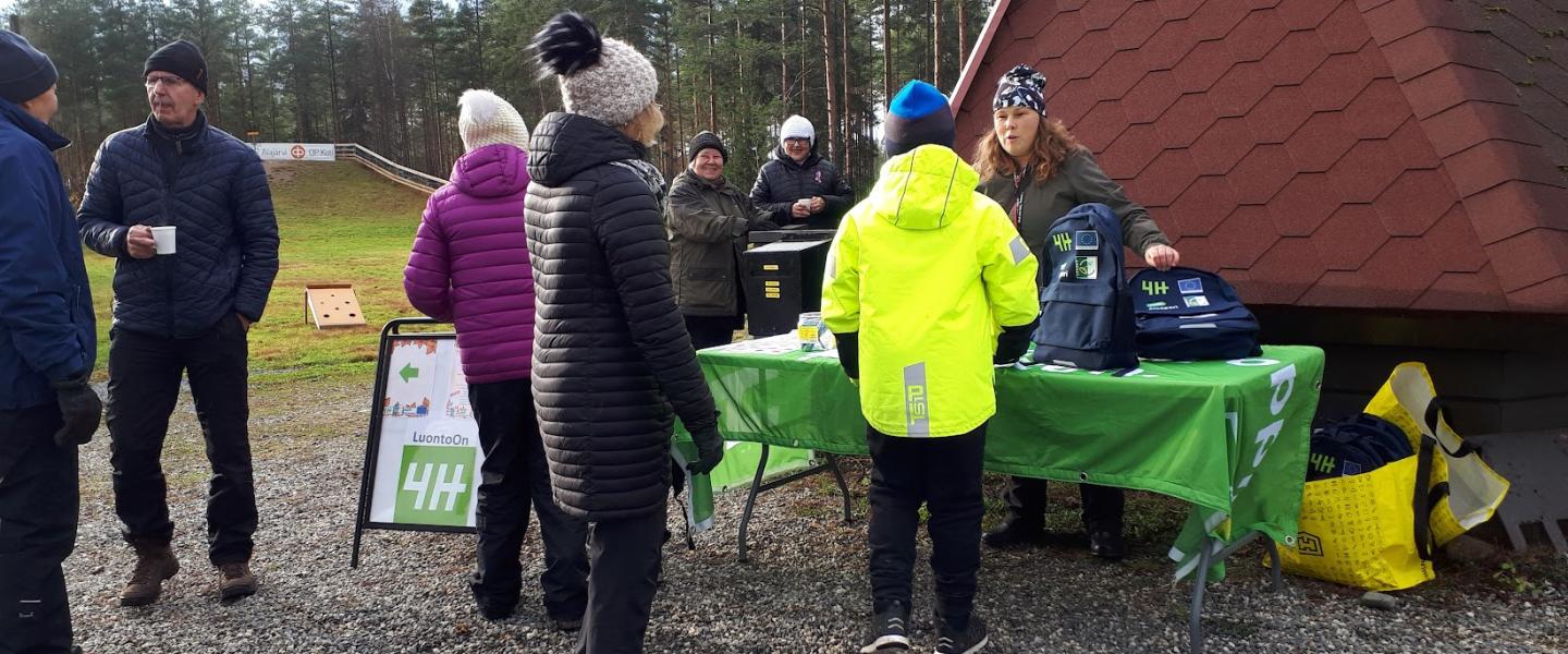 Lasten ja isovanhempien LuontoOn-iltapäivä Karhulaavulla 18.10.2021