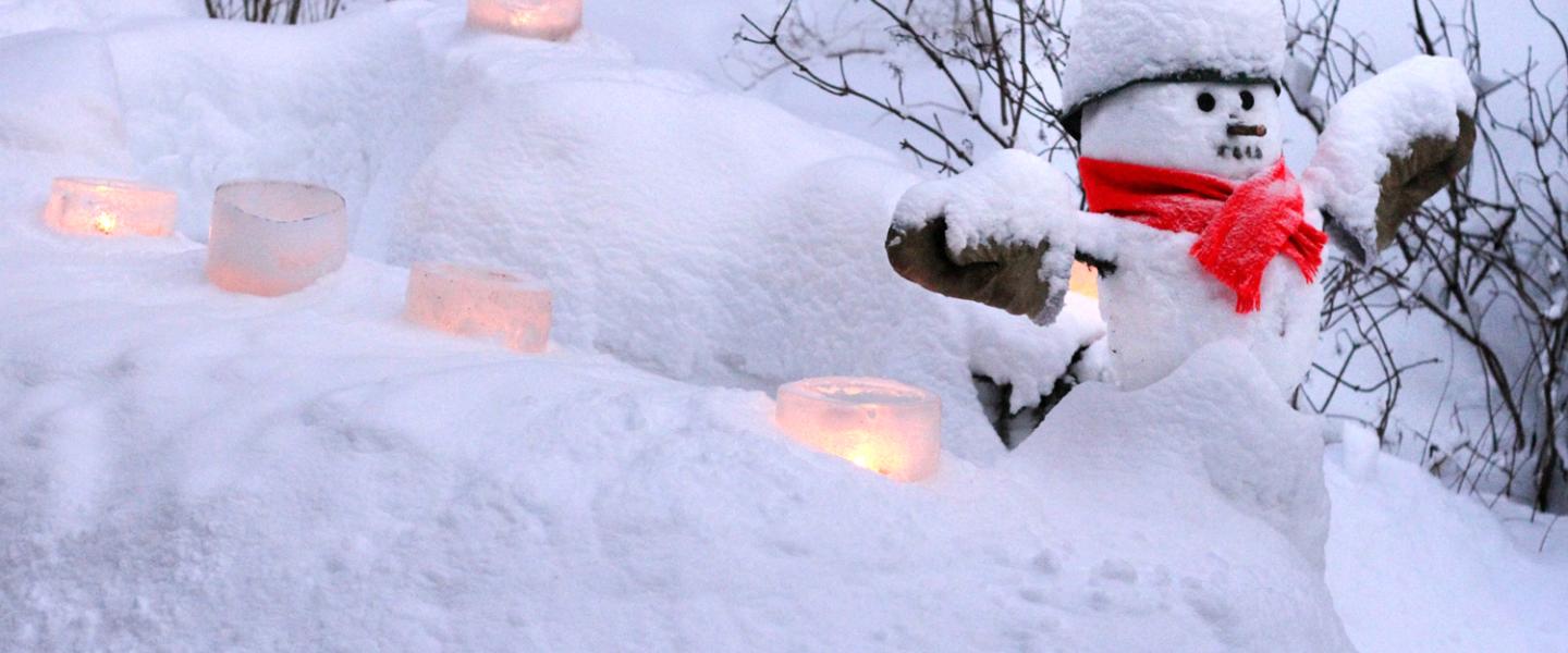 Tampere lumiukko ja linna