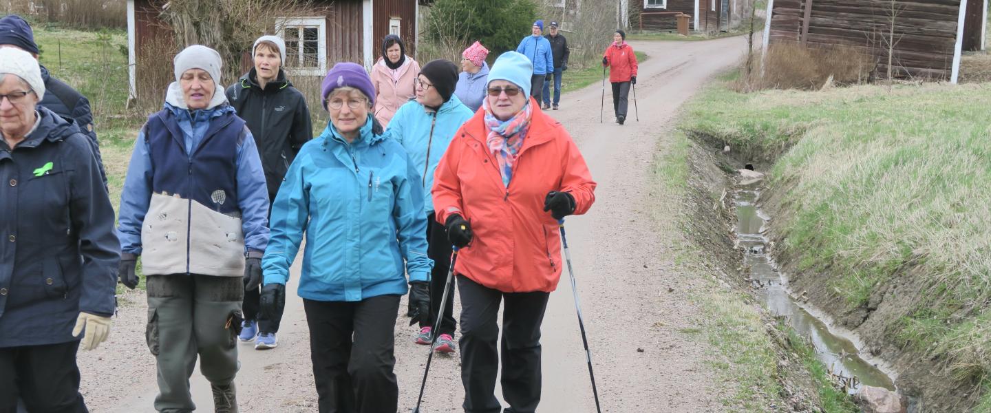 eläkeläiset kävlyllä Jukolassa