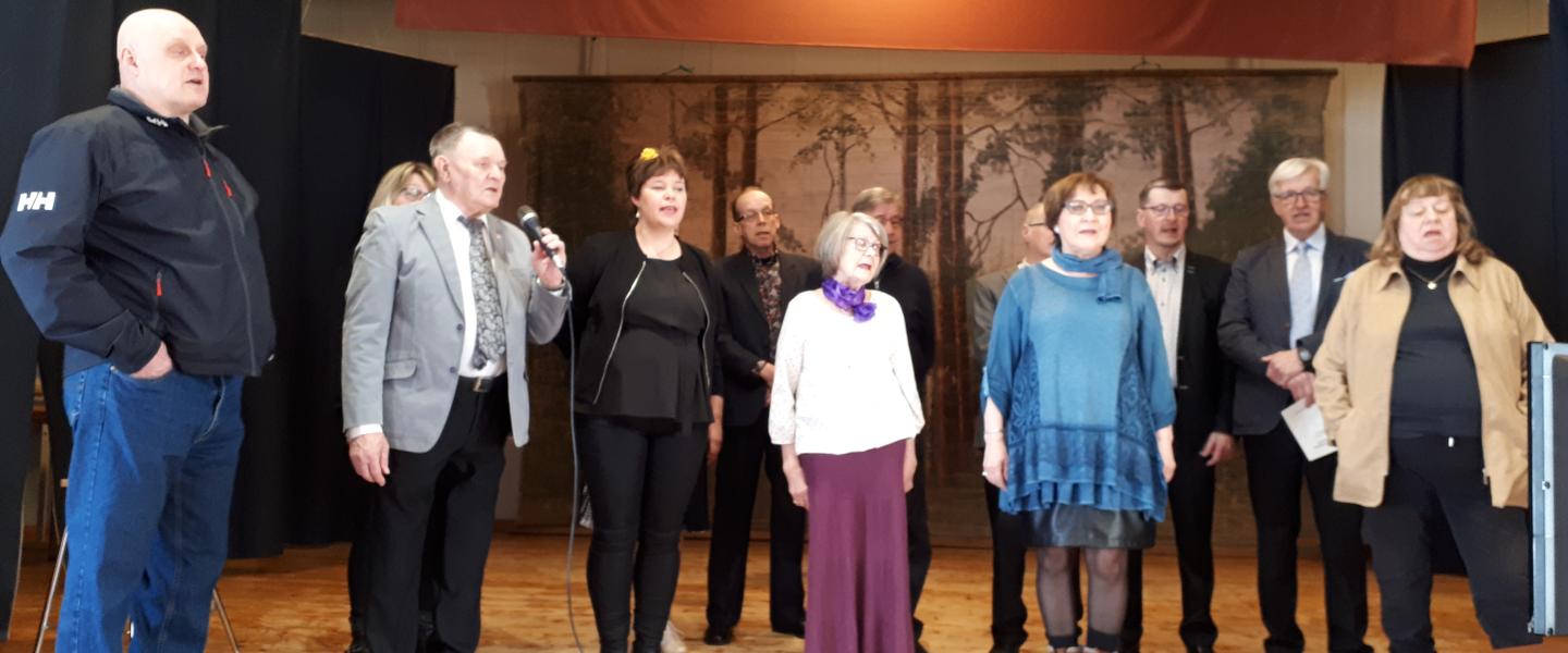 Karaokekerhon laulajat (osa puuttuu)
