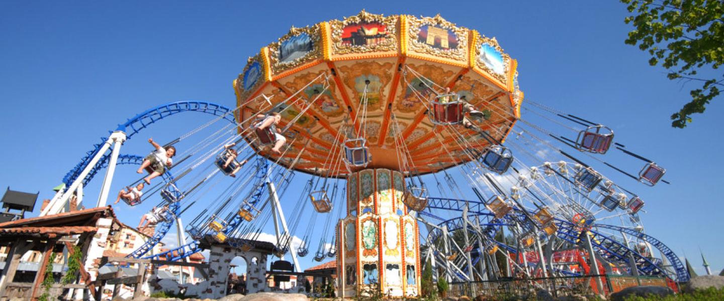 Karuselli PowerPark huvipuistossa