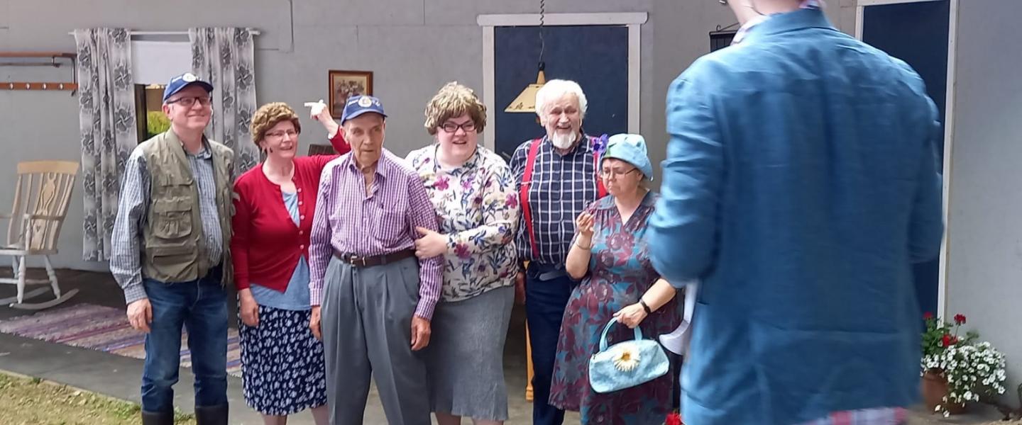 Kuva esityksestä Sotkanpesän kesäteatterissa