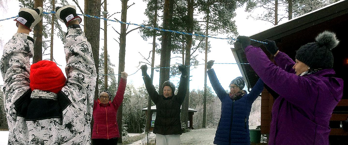 * * * * * * *  Lokakuussa metsäretki, hoidetaan kuntoa ja mieltä.  Kokoonnutaan Rohdaisten Metsästysmajalle tiistaina 26.10.2021 klo 10:00 josta jatketaan maastoon.  Retken jälkeen herkuttelua ja saunomista.  * * * * * * *  Kokoontuu Sydänkarissa  keskiviikkona 29.09.2021, kuljetus rannasta klo 10:00.  Ilmoittautumiset Sirpa Kaupinsalolle viimeistään 27.09.2021.  Sään mukainen vaatetus, iloinen mieli ja 5,00 € matkaan mukaan.  * * * * * * *  AKANWIRTAA kokoontuu 18.05.2021 alkaen klo 10:00 Rohdaisten metsäs