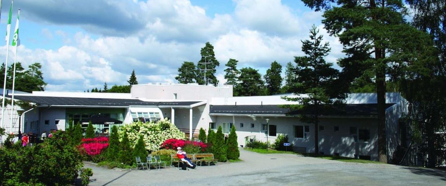 Kukkaloistoa Lehmirannan pihalla