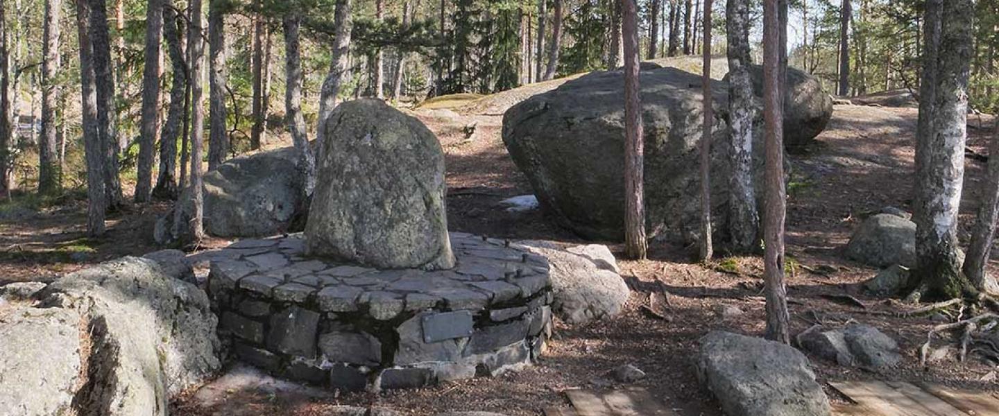 Kuva Kurjenrahka Rajakivi.