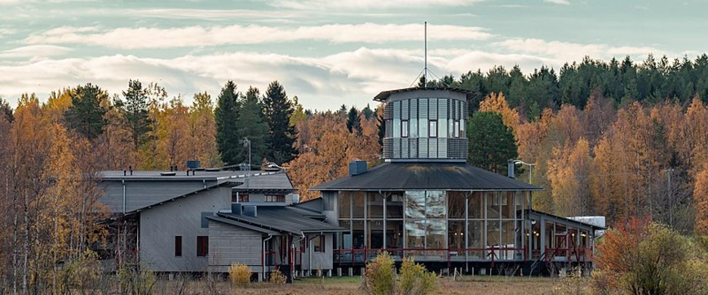 Liminganlahden luontokeskuksen päärakennus