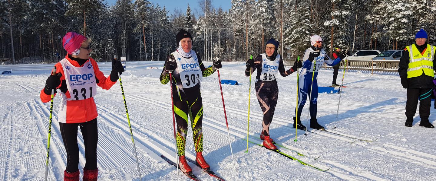 Naiset viestilähdössä
