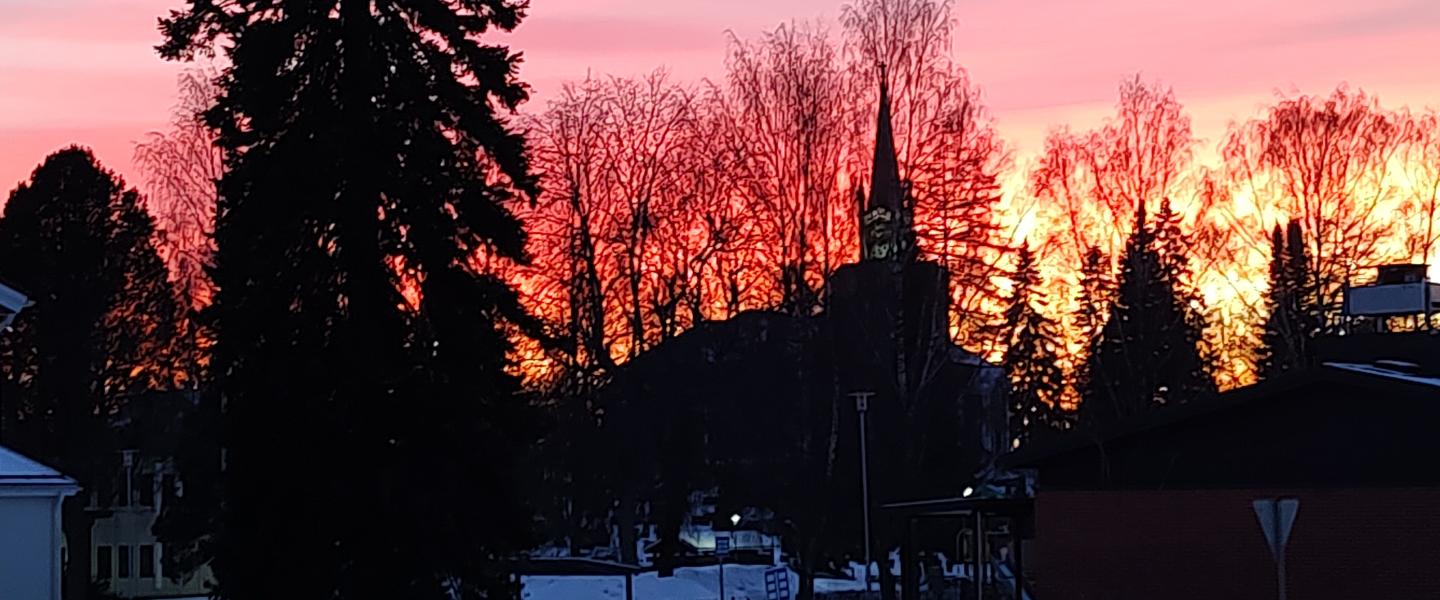 kirkontorni illassa