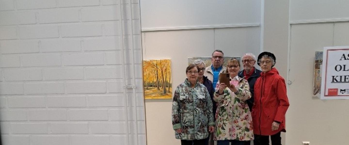 Senior Shopin muotinäytös