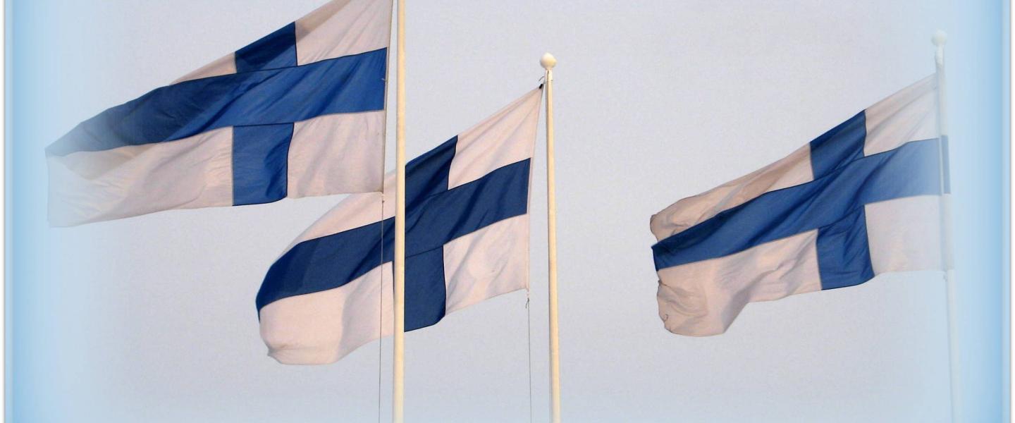 Suomen liput liehuvat