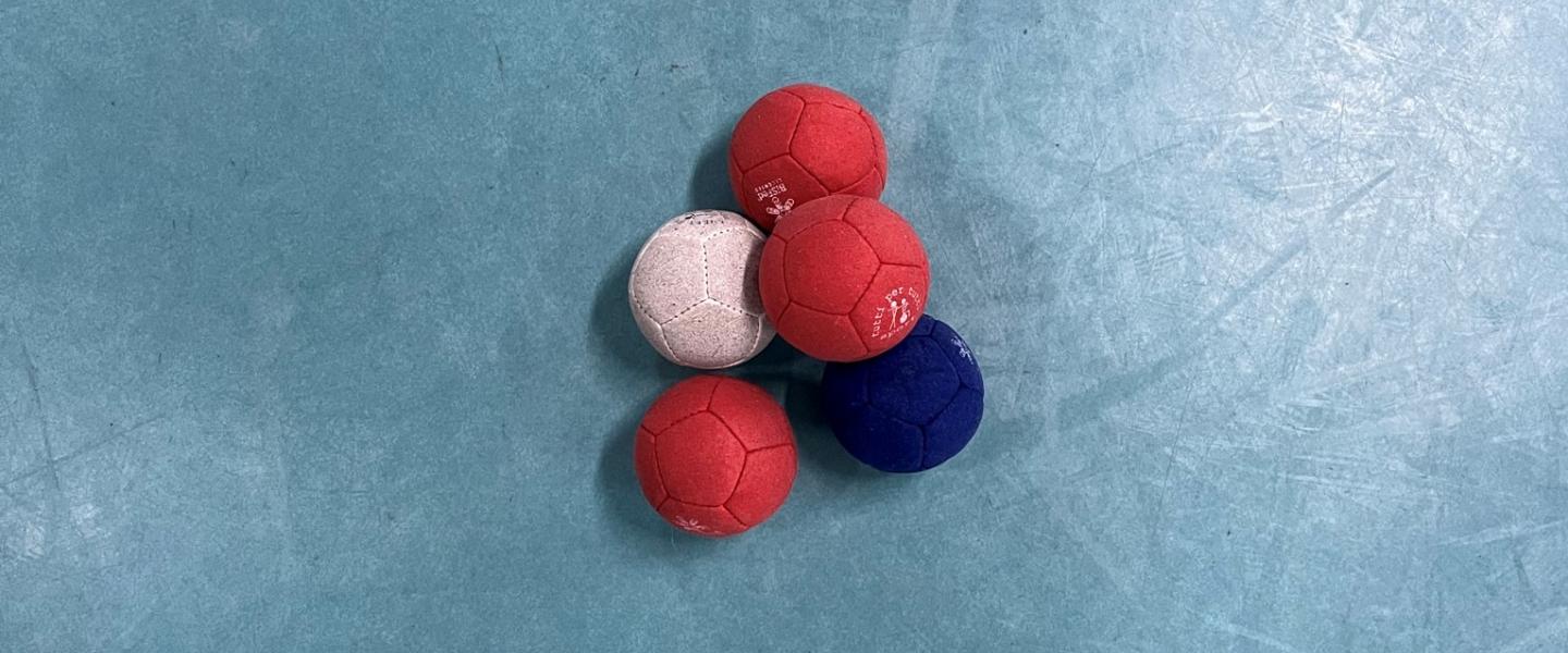 Kuvasa boccia-palloja