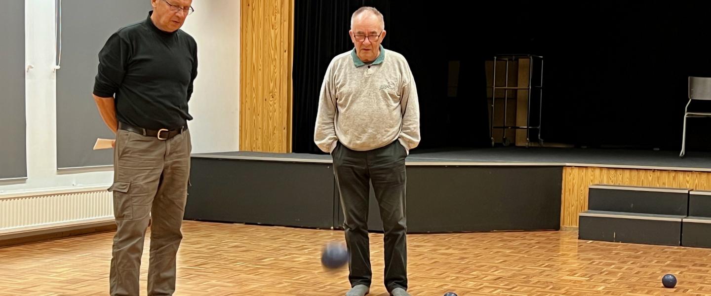 Boccia peli pallot ja kaksi miestä
