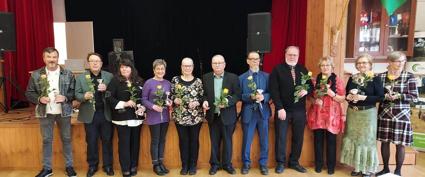 Mitalistit Karjalan piirin karaokekilpailussa 2024