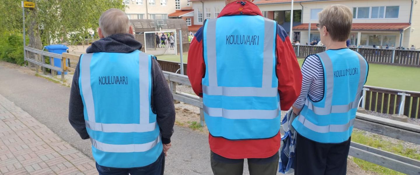 Koulumuori ja vaarit