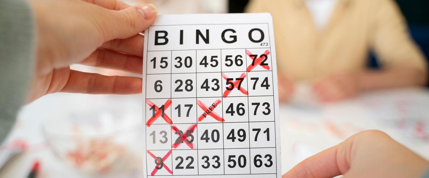 bingokuponki missä on punaisia ristejä numeroiden päällä