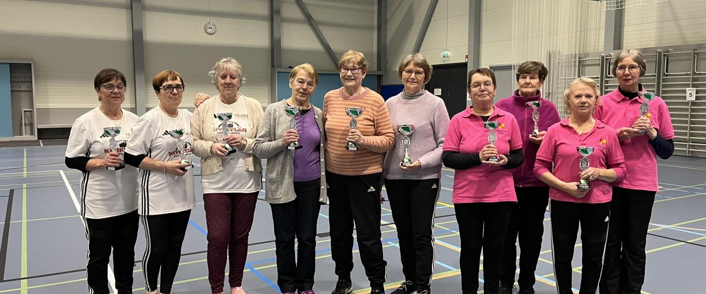 Kuvassa 3-piirin bocciakilpailujen naisten sarjan voittajat 