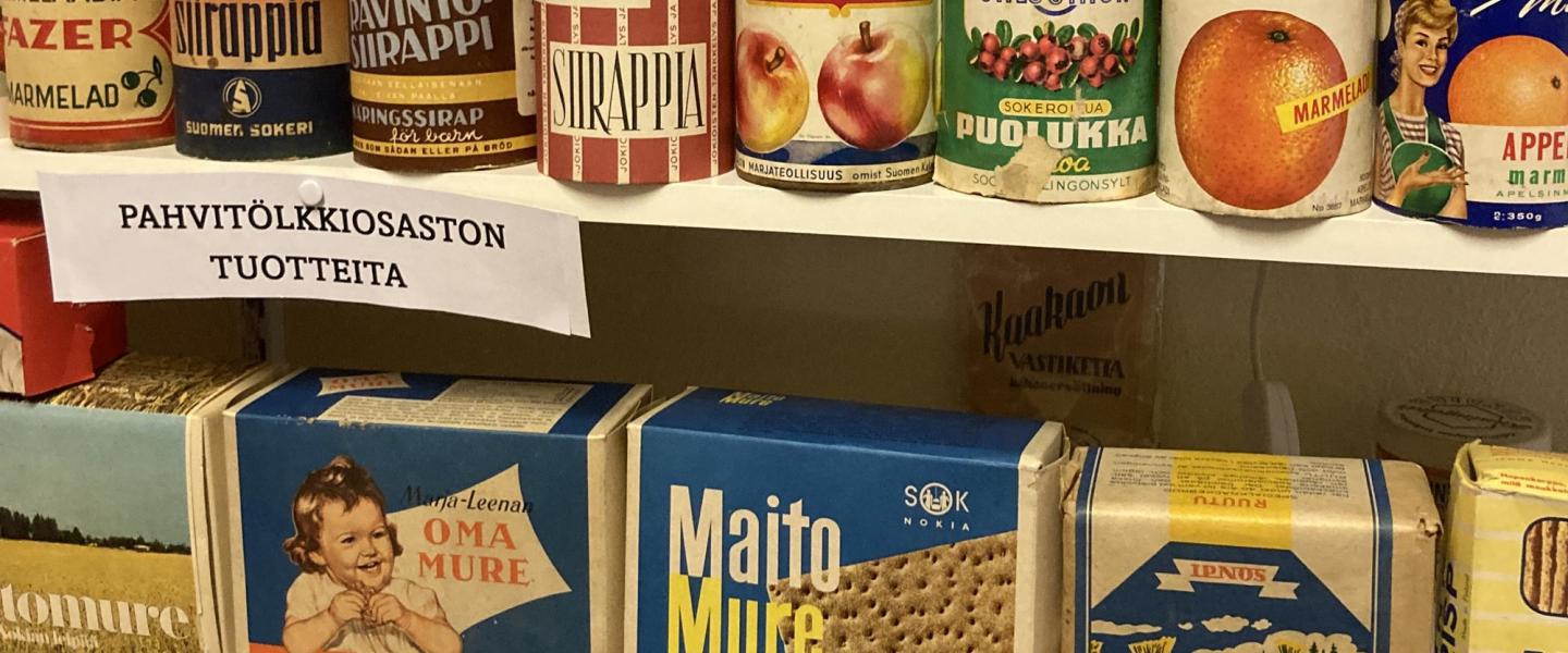 vanhoja pahvipurkkeja