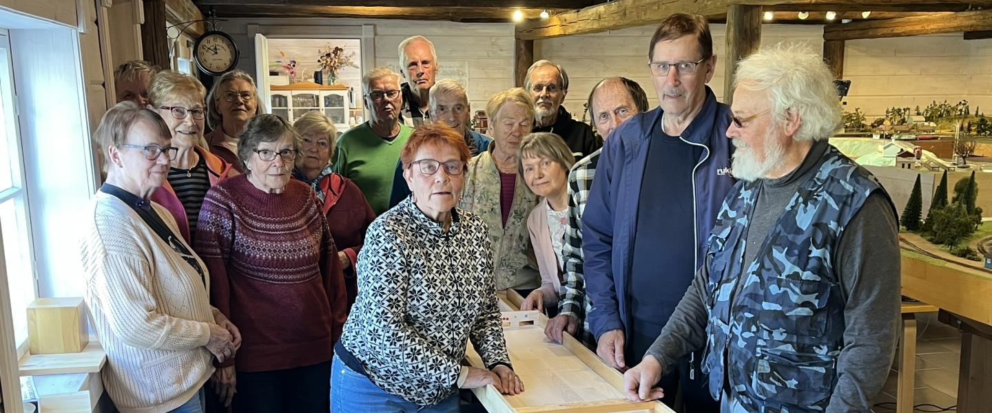 Kuvassa päättäjäisiin osallistujat
