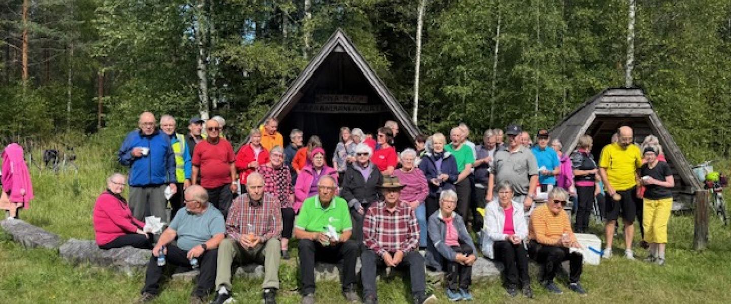 Pelkkoomettäntien laavulla 8.8.25