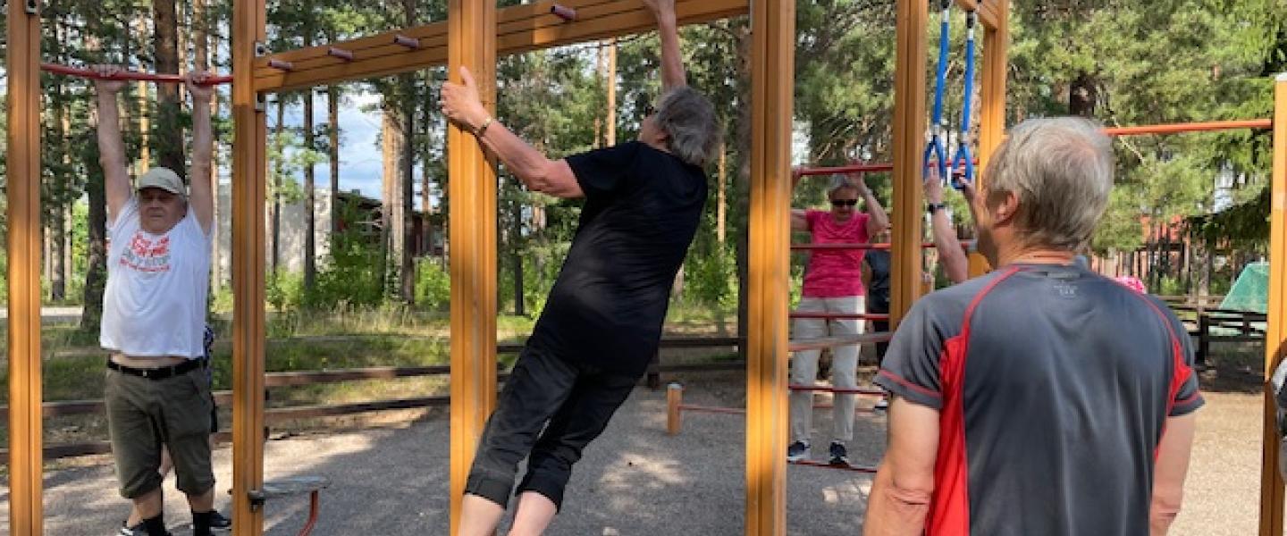 Seniorit temppuilemassa