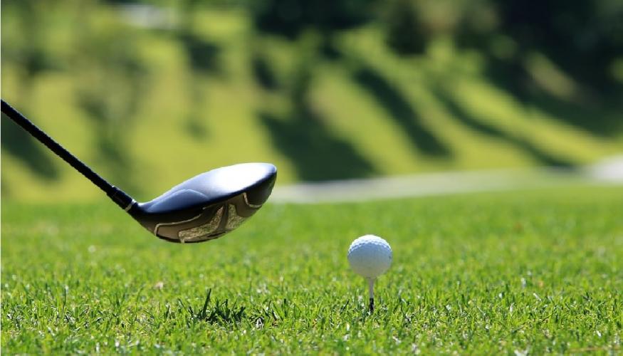 Golfpallo ja maila